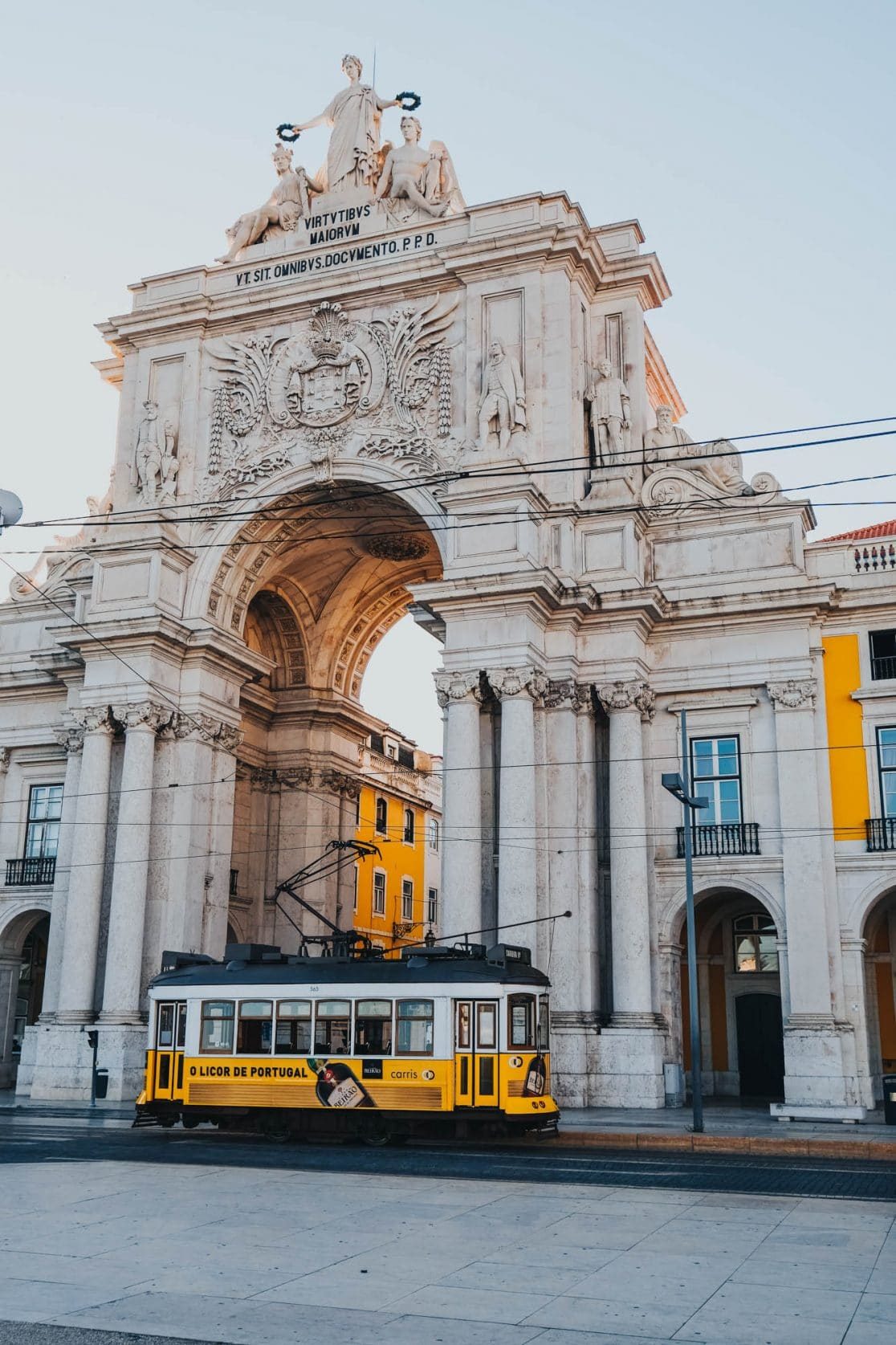 Praça do Comércio gele tram