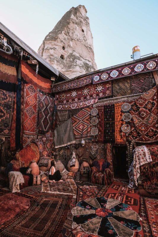 Populaire tapijtenwinkel Galeri Ikman in het dorpje Goreme in Cappadocië